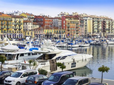 Güzel, 10 Mart 2015 tarihinde Fransa. Şehir bağlantı noktası. Dolgu dolgu ve yatlar demirleyen