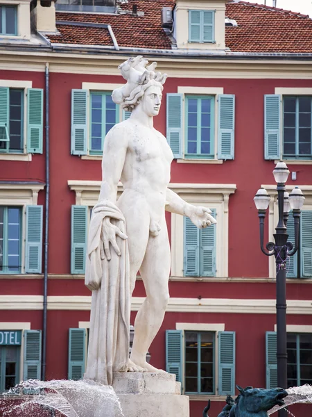 Nice, Francia, il 9 marzo 2015. Un frammento della scultura che decora la fontana in Piazza Vittorio Massena — Foto Stock