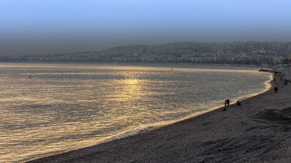 Nice, France, on March 10, 2015. A view of a beach on the bank of the Mediterranean Sea. — Stock Photo, Image