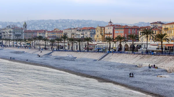 Nice, Francia, il 10 marzo 2015. Vista sulla Promenade des Anglais e sulla spiaggia — Foto Stock