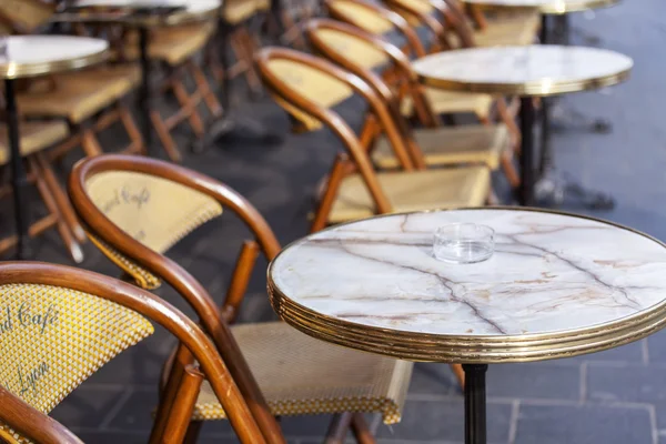 Nice, France, on March 7, 2015. Little tables of summer cafe on the city street — Stock Photo, Image