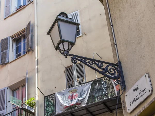 Nice, France, on March 10, 2015. Typical architecture  of city buildings in historical part of the city — Stock Photo, Image