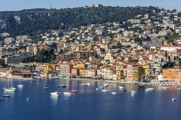 Vilfransh, Frankrijk, op 10 maart 2015. Het bovenaanzicht op de voorstad van Nice. Embankment en oude stad — Stockfoto