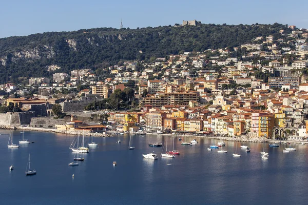 Vilfransh, Frankrijk, op 10 maart 2015. Het bovenaanzicht op de voorstad van Nice. Embankment en oude stad — Stockfoto