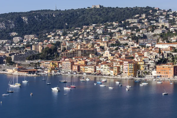 Vilfransh, França, em 10 de março de 2015. A vista superior sobre o subúrbio de Nice. Embankment e cidade velha — Fotografia de Stock