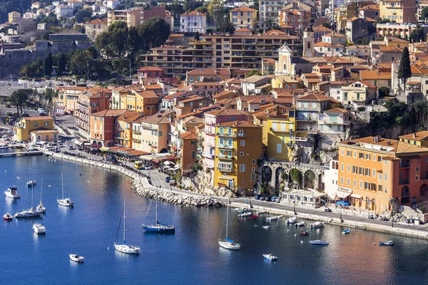 Vilfransh, França, em 10 de março de 2015. A vista superior sobre o aterro e a cidade velha. Vilfransh - o resort, ao lado de Nice, o seu subúrbio — Fotografia de Stock