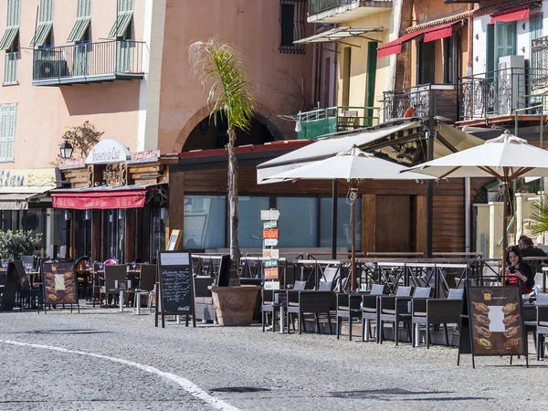 Vilfransh Sur Mer, Francia, il 10 marzo 2015. Complesso architettonico dell'argine. Vilfransh - il resort, vicino a Nizza, il suo sobborgo — Foto Stock