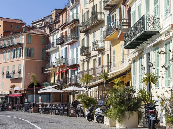 Vilfransh Sur Mer, Francia, 10 de marzo de 2015. Complejo arquitectónico del terraplén. Vilfransh - el complejo, junto a Niza, su suburbio — Foto de Stock