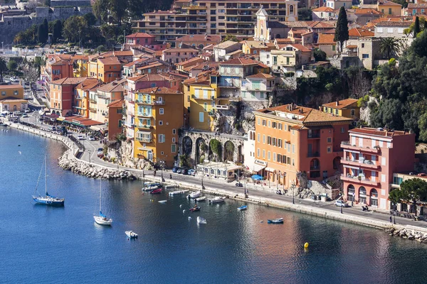 Vilfransh, França, em 10 de março de 2015. A vista superior sobre o aterro e a cidade velha. Vilfransh - o resort, ao lado de Nice, o seu subúrbio — Fotografia de Stock