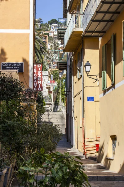 Vilfransh Sur Mer, France, on March 10, 2015. Typical urban view. Vilfransh Sur Mer - the suburb of Nice, one of popular resorts of French riviera — Stock Photo, Image