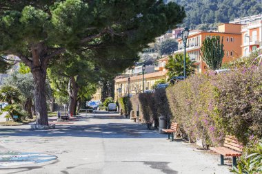 Vilfransh Sur Mer, Fransa, üzerinde 10 Mart, 2015.Typical kentsel görünümü. Vilfransh Sur Mer - Nice, Fransız Rivierası'nın popüler merkezlerinden biri olan banliyösünde
