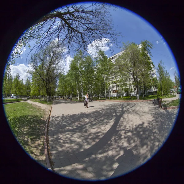 Poesjkino, Rusland, op 13 mei 2015. De boulevard in het centrum, fisheye uitzicht — Stockfoto