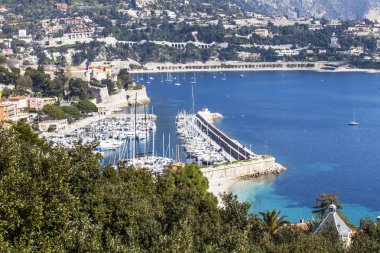 Vilfransh, Fransa, 10 Mart 2015 tarihinde. Üstten Görünüm dolgu, yatlar Port ve bir koy. Vilfransh - Nice, onun banliyösü yanındaki resort