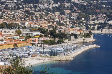 Vilfransh, Fransa, 10 Mart 2015 tarihinde. Üstten Görünüm dolgu, yatlar Port ve bir koy. Vilfransh - Nice, onun banliyösü yanındaki resort