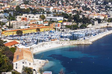 Vilfransh, Fransa, 10 Mart 2015 tarihinde. Üstten Görünüm dolgu, yatlar Port ve bir koy. Vilfransh - Nice, onun banliyösü yanındaki resort