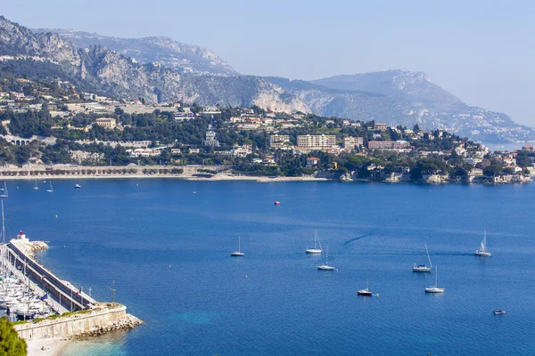 Nice, France, on March 10, 2015. The top view on a bay and the picturesque coast in the suburbs Vilfransh. — Stock Photo, Image