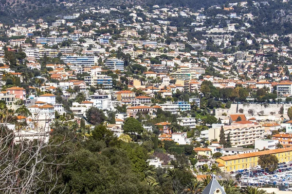 Vilfransh, França, em 10 de março de 2015. A vista superior na encosta de moutain e edifícios — Fotografia de Stock