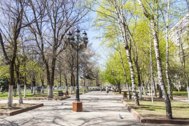 Pushkino, Rusya Federasyonu - 7 Mayıs 2015 tarihinde. Bahar öğleden sonra şehir manzarası.