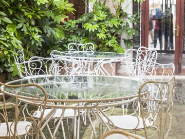 Venice, İtalya - 29 Nisan 2015 tarihinde. Yaz yağmur sonra sabah erken açık hava kafe