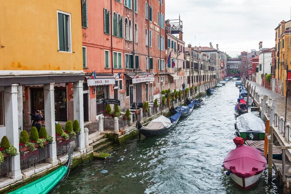 VENEZIA - il 30 APRILE 2015. Paesaggio urbano. Nuvoloso mattina di primavera — Foto Stock