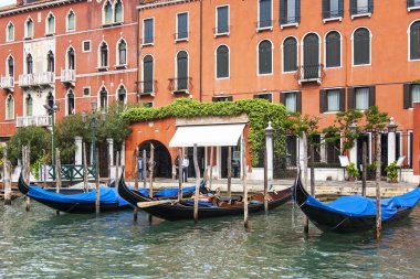 Venice, İtalya - 30 Nisan 2015 tarihinde. Grand kanal (Canal Grande) kıyısında mimari kompleks. Venedik ve en bilinen Kanal ana ulaşım arter grand kanal.