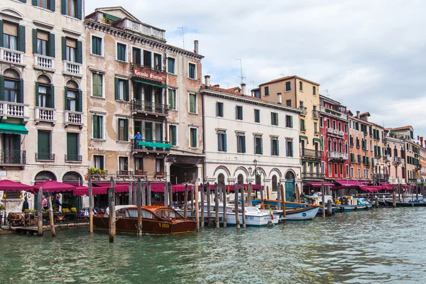 VENICE, ITALY - on APRIL 30, 2015. Architectural complex of the coast of the Grand channel (Canal Grande). The grand channel is the main transport artery of Venice and its most known channel — Stock Photo, Image