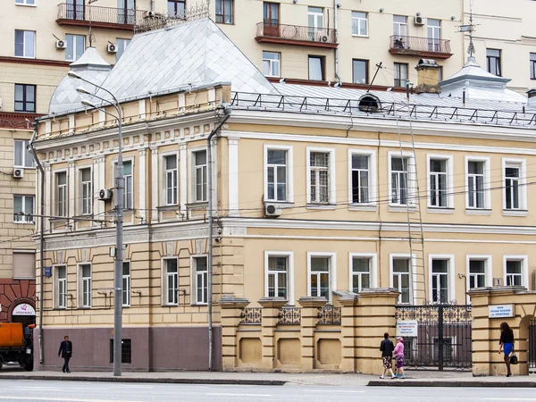 MOSCÚ, RUSIA, 24 DE MAYO DE 2015. Anillo de jardín, calle Sadovo-Chernogryazskaya . — Foto de Stock