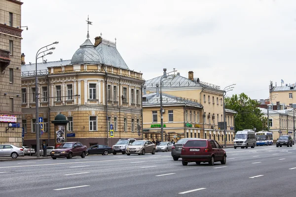 MOSCÚ, RUSIA, 24 DE MAYO DE 2015. Anillo de jardín, calle Sadovo-Chernogryazskaya . — Foto de Stock