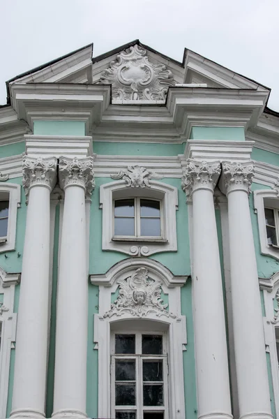 MOSCÚ, RUSIA, 24 DE MAYO DE 2015. Fragmento arquitectónico de la típica finca de Moscú del siglo XIX — Foto de Stock