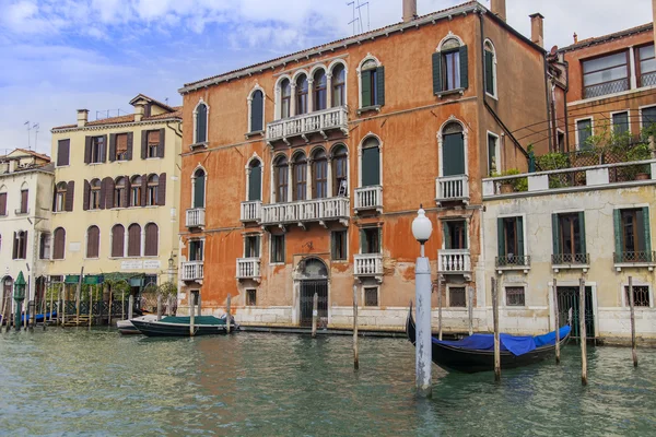 VENICE, ITALY - on APRIL 30, 2015. A view of an architectural complex of ancient buildings on the bank of the Grand channel (Canal Grande). The grand channel is the main  channel of Venice — Stock Photo, Image