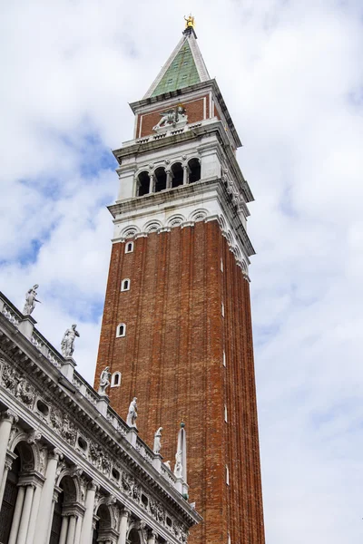 Venice, İtalya - 29 Nisan 2015 tarihinde. Kampanilla San-Marko San Marko Meydanı. Mimari Detaylar — Stok fotoğraf