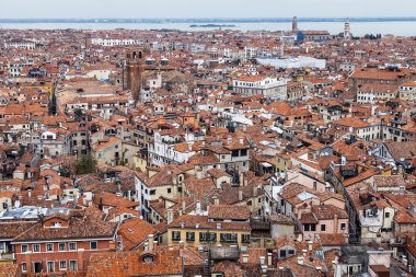 Venice, İtalya - 30 Nisan 2015 tarihinde. Şehir Adası tarafında Üstten Görünüm