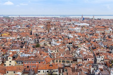 Venice, İtalya - 30 Nisan 2015 tarihinde. Şehir Adası tarafında Üstten Görünüm