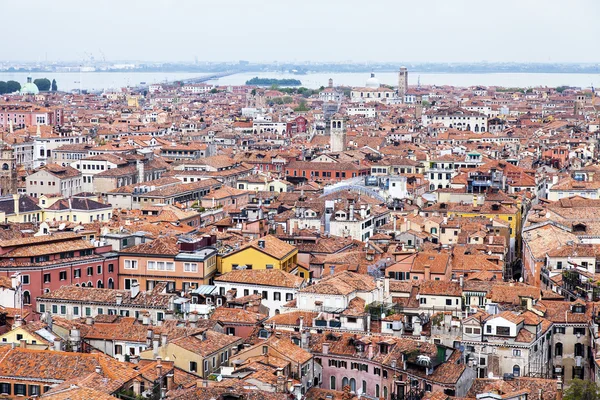 威尼斯，意大利-2015 年 4 月 30 日。上岛部分城市的俯视图 — 图库照片