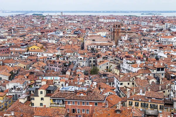 Venedig, Italien - den 30 April 2015. Ovanifrån på ön del av staden — Stockfoto