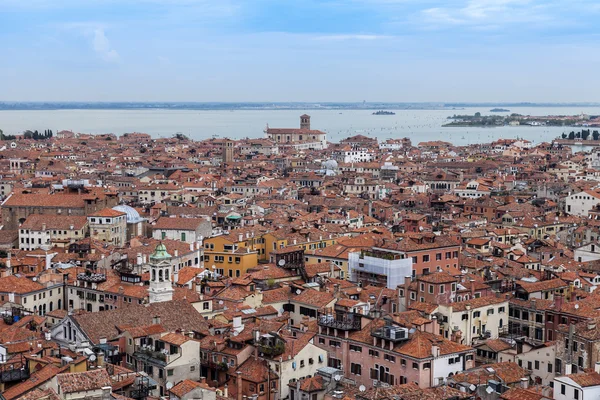 Venedig, Italien - den 30 April 2015. Ovanifrån på ön del av staden — Stockfoto