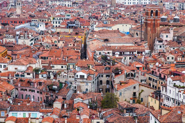 Venedig, Italien - den 30 April 2015. Ovanifrån på ön del av staden — Stockfoto
