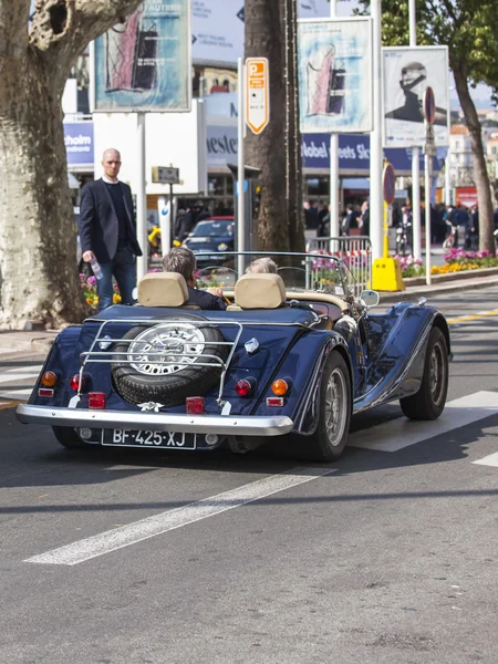 CANNES, FRANCE, on MARCH 12, 2015. Typical city landscape. — Stock Photo, Image