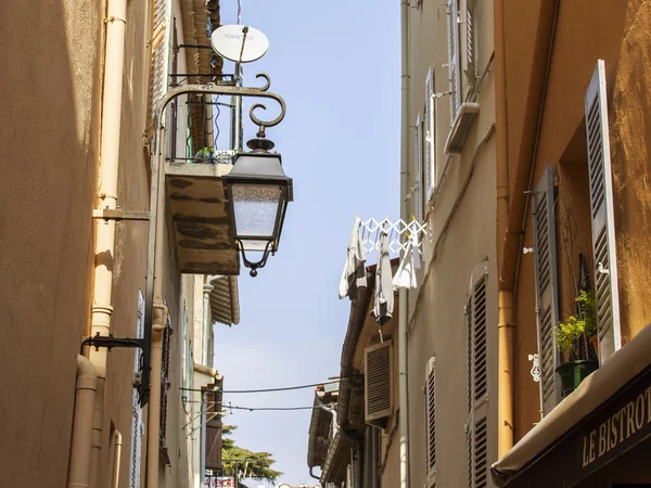 12 Mart 2015 tarihinde, Cannes, Fransa. Evler, bölge için karakteristik ayrıntılarını — Stok fotoğraf