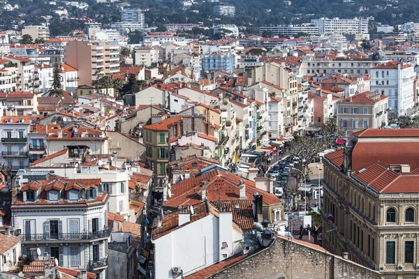 Cannes, Frankrijk, op 12 maart 2015. Het bovenaanzicht op daken van de huizen in de oude stad — Stockfoto