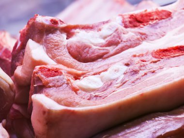 Et kasap bir sayaçta