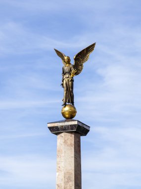 Pushkino, Rusya Federasyonu - 1 Haziran 2015 tarihinde. Memorial parçası düşmüş asker onuruna. Stella bir heykel ile