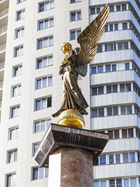 PUSHKINO, RUSSIA - 1 GIUGNO 2015. Il frammento commemorativo in onore dei soldati caduti. Stella con una scultura — Foto Stock