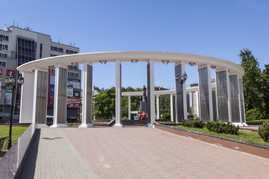 Pushkino, Rusya Federasyonu - 1 Haziran 2015 tarihinde. Memorial parçası düşmüş asker onuruna.