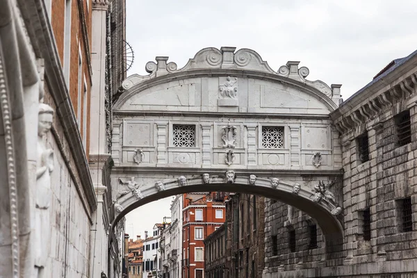 VENICE, ITALY - on APRIL 30, 2015. Typical urban view. — Stock Photo, Image