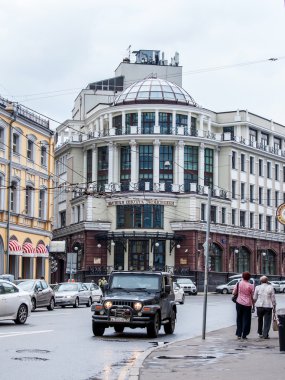 Moskova, Rusya, 24 Mayıs 2015 tarihinde. Bulutlu bahar öğleden sonra tipik kentsel görünümü