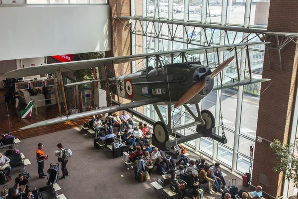 VENICE, ITALY, on MAY 5, 2015. Marco Polo's airport, hall of departures. Passengers expect the announcement of the beginning a boarding into the plane — Stock Photo, Image