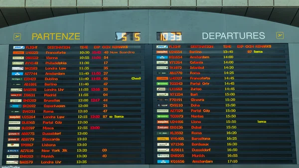 VENICE, ITALY, on MAY 5, 2015. Marco Polo's airport, hall of departures. A board with the schedule of departures of planes — Stock Photo, Image