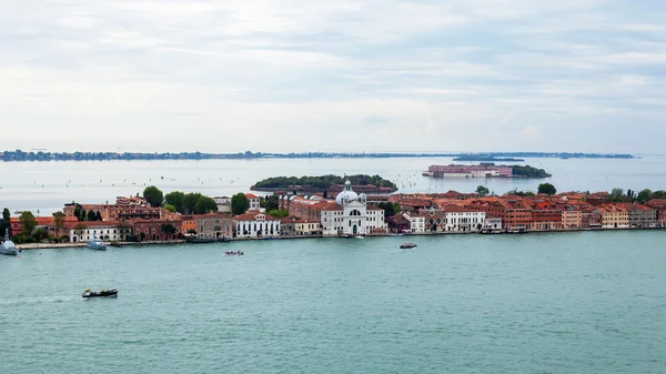 VENICE, ITALY - on APRIL 29, 2015. View to island in Venetian lagoon — Stock Photo, Image