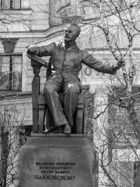 Moscow, Rusya Federasyonu - 12 Nisan 2015 tarihinde. Besteci Çaykovski Konservatuarı, yakınındaki Anıtı (yazar Vera Mukhina 1954 yılında kurulan).